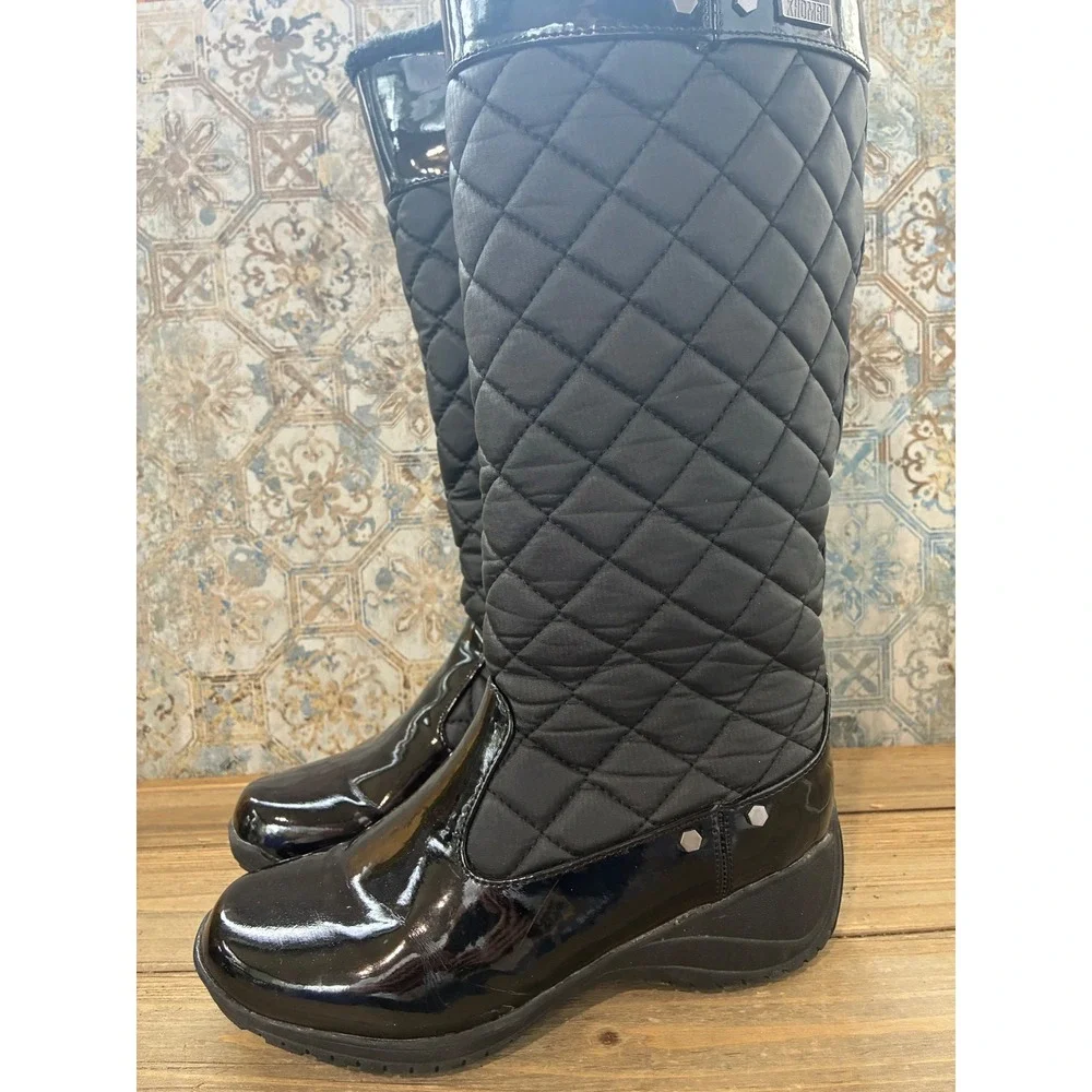 Khombu Merritt Black Quilted Patent Faux Fur Tall Winter Boots Women Size 6M